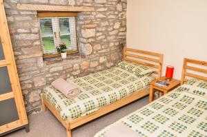 Katil atau katil-katil dalam bilik di Aqueduct Cottage
