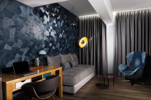 Posezení v ubytování 360Degrees Pop Art Hotel