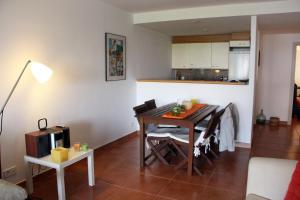 a kitchen and dining room with a table and chairs at Pals Playa Golf II in Pals