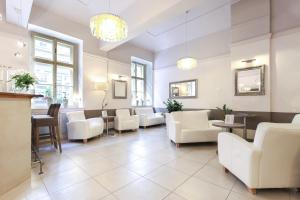 Khu vực ghế ngồi tại Unitas Hotel