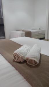 Llit o llits en una habitació de Giuseppe Suites Hotel