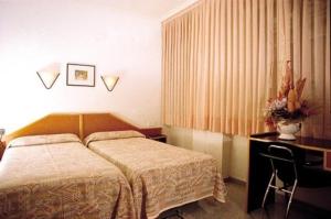 Postel nebo postele na pokoji v ubytování Hostal Paris