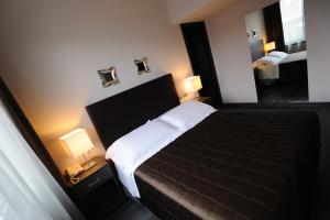 a hotel room with a bed and a mirror at Park Hotel Sporting in Teramo