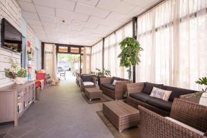 TV a/nebo společenská místnost v ubytování Hotel Villa dei Gerani