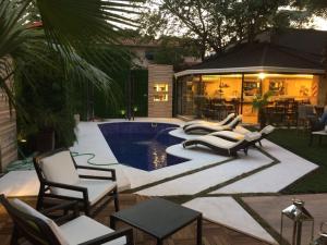 Hồ bơi trong/gần Los Alpes Villa Morra