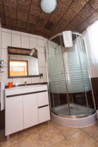 Koupelna v ubytování Apartamentos Oliveira + 91 fotografií