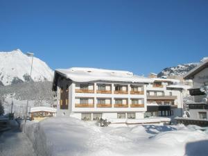 Nespecifikovaný výhled na hory nebo výhled na hory při pohledu z hotelu