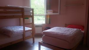 Rúm í herbergi á Gîte de montagne du Plateau de Lhers- Accueil randonneurs