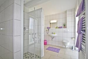 Koupelna v ubytování Ferienhof Rieger + 37 fotografií