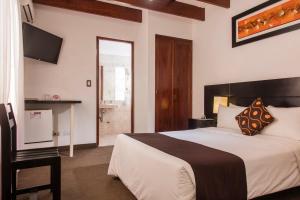 Un pat sau paturi într-o cameră la Hotel Ferre De Ville
