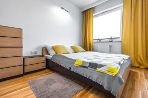 Łóżko lub łóżka w pokoju w obiekcie Apartament 48m w centrum Grójca