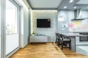 Telewizja i/lub zestaw kina domowego w obiekcie Apartament 48m w centrum Grójca
