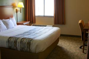 Posteľ alebo postele v izbe v ubytovaní Barkers Island Inn Resort & Conference Center