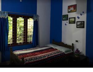 Ένα ή περισσότερα κρεβάτια σε δωμάτιο στο Kudils Home Stay