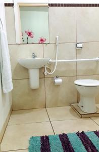 Bathroom sa Pousada Dom Aquino