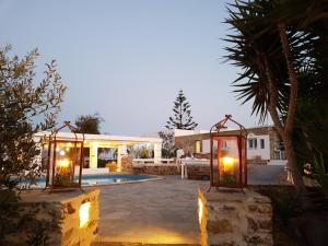 Басейн в Kastro Antiparos або поблизу