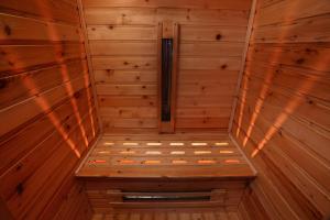 Fotografie z fotogalerie ubytování Studio-Apartment VAL - Luxury massage chair - Private SPA- Hot Tub, Infrared Sauna, , Parking with video surveillance, Entry with PIN 0 - 24h, FREE CANCELLATION 24 hours before Check In, Premium pillows and mattress v destinaci Slavonski Brod