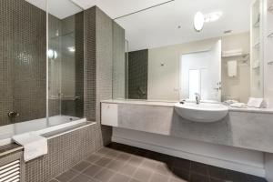 Vannituba majutusasutuses Melbourne CBD Central Apartment Hotel Official