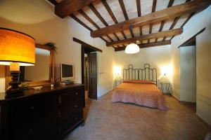 A bed or beds in a room at Antico Casale Urbani