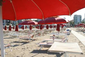 A beach at or near a szállodákat