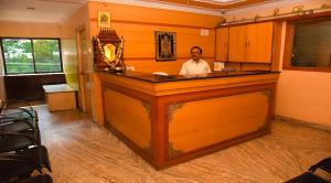 Lobby o reception area sa Hotel Vishnu Residency