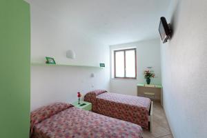 Ліжко або ліжка в номері Locanda Piemontese