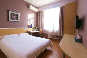 Postel nebo postele na pokoji v ubytování Beijing Sicily Hotel