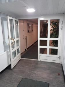 an empty office with a door and a hallway at Jaakonkatu City Apartment in Rovaniemi