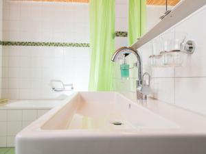 Koupelna v ubytování Ferienwohnung Gästehaus Fürlauwi + 22 fotografií