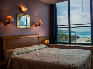 A bed or beds in a room at Hotel Soraya