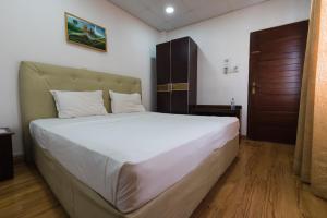 Postel nebo postele na pokoji v ubytování Metro City Hotel