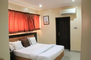 Ένα ή περισσότερα κρεβάτια σε δωμάτιο στο Chantella Suites