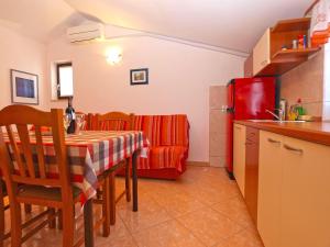 Kuchyň nebo kuchyňský kout v ubytování Apartments Blazenka 1270