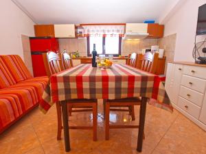 Kuchyň nebo kuchyňský kout v ubytování Apartments Blazenka 1270