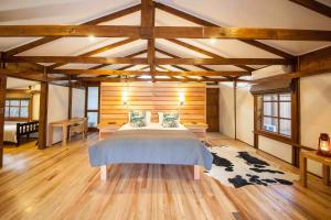 马卡卡塔纳湾山林小屋客房内的一张或多张床位