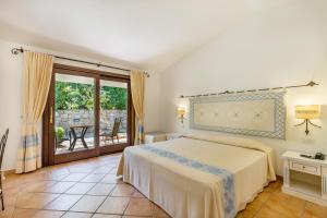 Postel nebo postele na pokoji v ubytování Hotel Costa Caddu