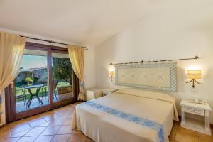 Postel nebo postele na pokoji v ubytování Hotel Costa Caddu