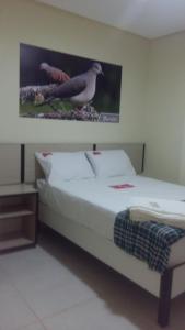 Un pat sau paturi într-o cameră la Gaivota Hotel