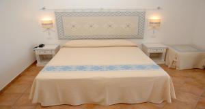 Postel nebo postele na pokoji v ubytování Hotel Costa Caddu