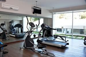 Fitness centrum a/nebo fitness zařízení v ubytování Apartamento 2 dormitorios, Summer Tower