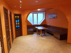 a dining room with a table and a window at Apartament Erfolg 12 in Daugavpils