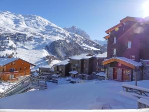 メリベルにあるRésidence Alpineaの雪山の一群