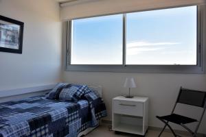 Säng eller sängar i ett rum på Apartamento 2 dormitorios, Summer Tower