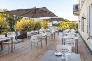 Een restaurant of ander eetgelegenheid bij Hotel Du Lac