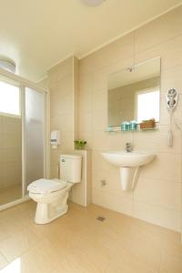 Bilik mandi di Yuzhou Garden B&B