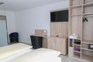 Ένα ή περισσότερα κρεβάτια σε δωμάτιο στο Hotel Traube Garni