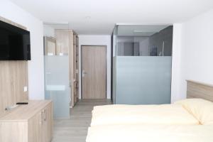 Ένα ή περισσότερα κρεβάτια σε δωμάτιο στο Hotel Traube Garni
