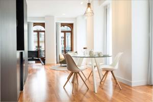 a dining room with a table and chairs at Orpheus - Miguel Torga - UNESCO Heritage in Coimbra