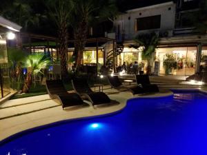 Hồ bơi trong/gần Los Alpes Villa Morra