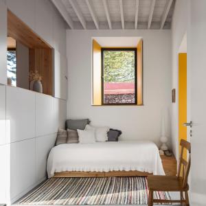 Ein Bett oder Betten in einem Zimmer der Unterkunft Pink House Azores